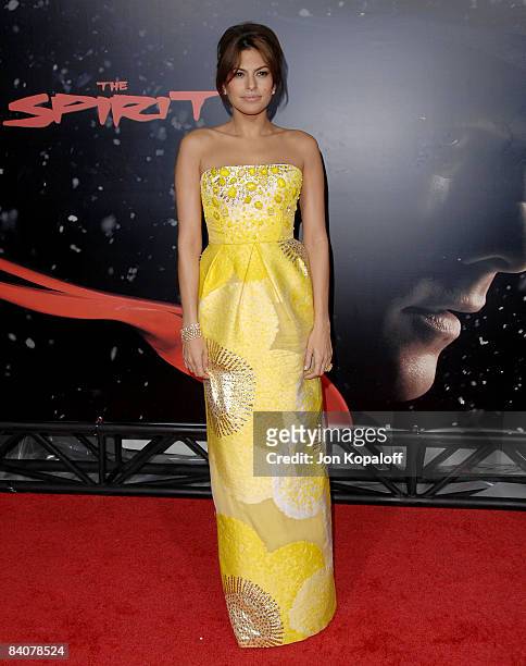 Actress Eva Mendes arrives at the Los Angeles Premiere "The Spirit" at the Grauman's Chinese Theater on December 17, 2008 in Hollywood, California.