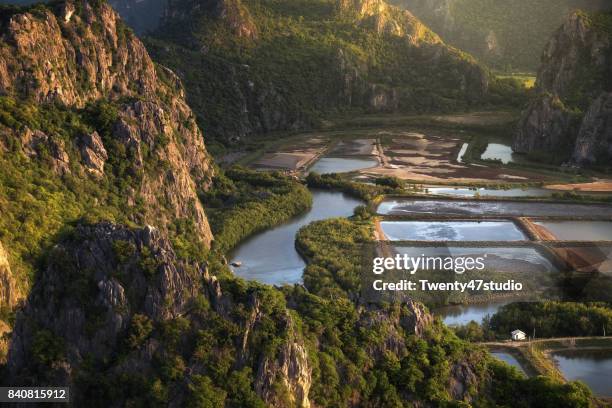 khao daeng view point at khao sam roi yot national park,prachuap khiri khan province, thailand. - prachuap khiri khan province fotografías e imágenes de stock