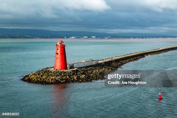 poolbeg lighthouse, dublin bay - dublin - republic of ireland stock pictures, royalty-free photos & images