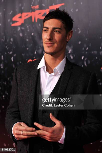 Actor Eric Balfour arrives on the red carpet of the Los Angeles premiere of "The Spirit" at the Grauman's Chinese Theater on December 17, 2008 in...