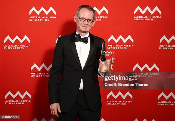 Justin Goding Professor Justin Gooding of UNSW is presented with the 2017... News ...