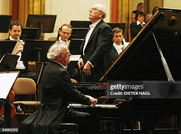 Austrian Pianist Alfred Brendel is pictured at his last ever public concert the famous Golden Auditorium of Vienna's "Musikverein" on December 18,...