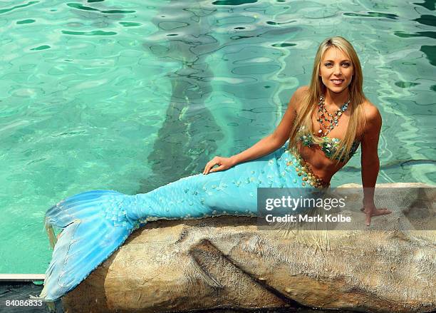 Mermaid" Hannah Fraser poses in the new exhibit at Sydney Aquarium built to house dugongs Pig and Wuru on December 19, 2008 in Sydney, Australia. The...