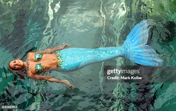 Mermaid" Hannah Fraser swims in the new exhibit at Sydney Aquarium built to house dugongs Pig and Wuru on December 19, 2008 in Sydney, Australia. The...