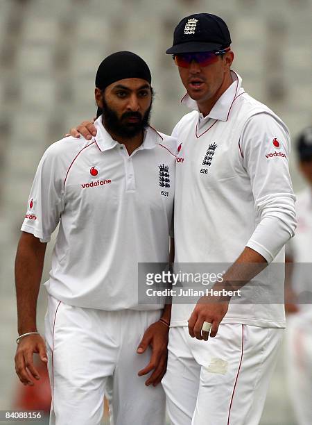 Kevin Pietersen consoles Monty Panesar after Gautem Gambhir scored runs of his first over during day 1 of the Second Test Match between India and...