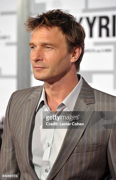 Actor Thomas Kretschmann arrives on the red carpet of the Los Angeles premiere of "Valkyrie" at the Directors Guild of America on December 18, 2008...