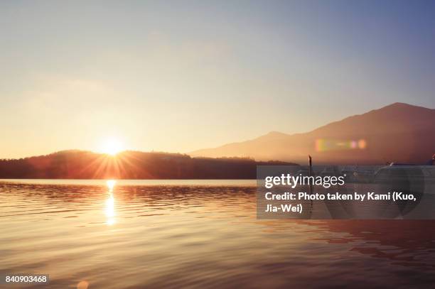 sunrise - lake sunset 個照片及圖片檔