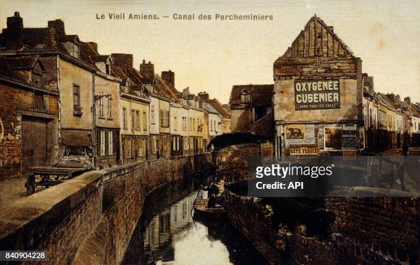 Carte postale illustrée par la photographie du Canal des Parcheminiers à Amiens, en France.