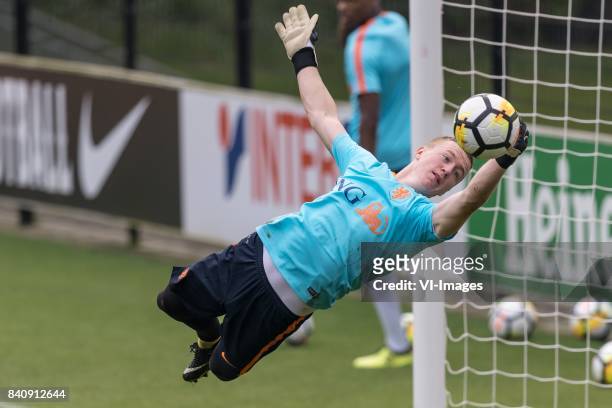 Goalkeeper Yanick van Osch of Netherlands U21 during the training session of Netherlads U21 at the KNVB training centre on August 30, 2017 in Zeist,...