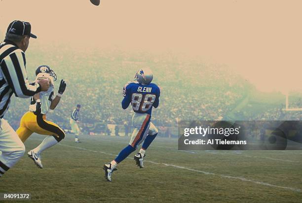 Playoffs: New England Patriots Terry Glenn in action, making catch vs Pittsburgh Steelers Rod Woodson . Foxboro, MA 1/5/1997 CREDIT: Al Tielemans