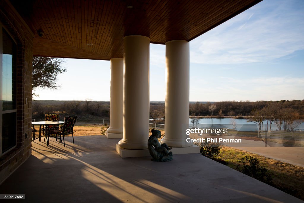 Actress Ruth Buzzi's home is photographed for Closer Weekly Magazine ...