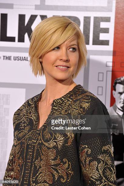 Actress Jenna Elfman arrives on the red carpet of the Los Angeles premiere of "Valkyrie" at the Directors Guild of America on December 18, 2008 in...