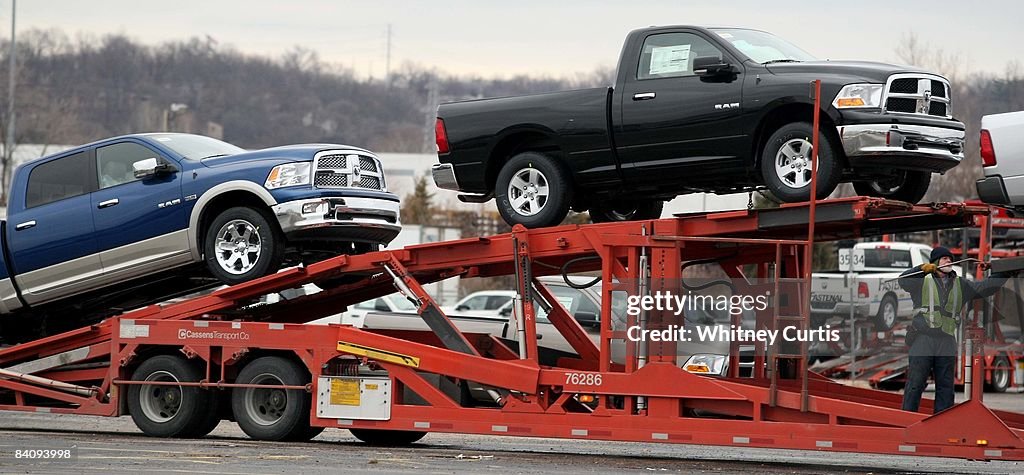 Chrysler To Close All 30 Manufacturing Plants For One Month