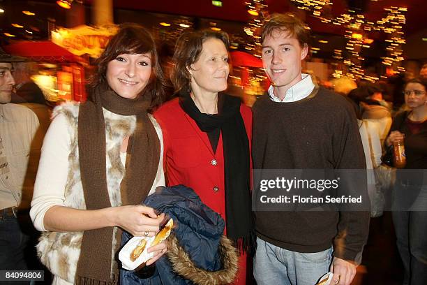 Laura Rau, Christina Rau Philip Rau attend the premiere of the Roncalli Christmas Circus at Tempodrom on December 19, 2008 in Berlin, Germany.