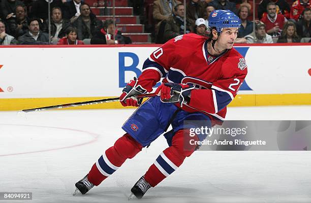 Robert Lang of the Montreal Canadiens skates against the Calgary Flames at the Bell Centre on December 9, 2008 in Montreal, Quebec, Canada.