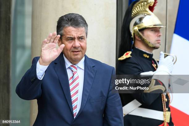 German Vice Chancellor and German Foreign Minister Sigmar Gabriel arrives at the Elysee presidential Palace in Paris on August 30, 2017.