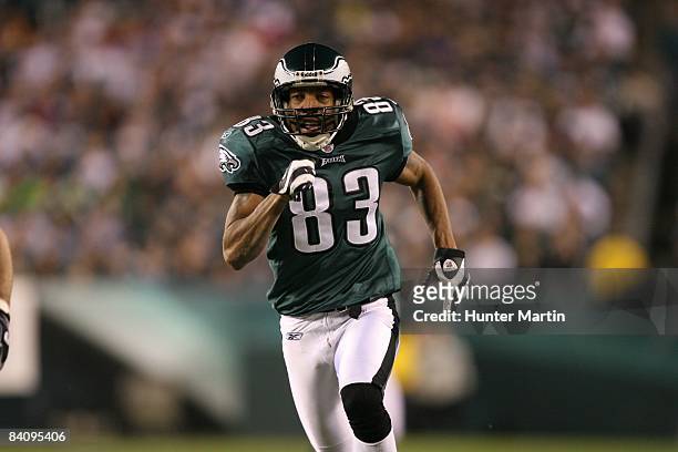 Wide Receiver Greg Lewis of the Philadelphia Eagles runs downfield on special teams coverage during a game against the Cleveland Browns on December...