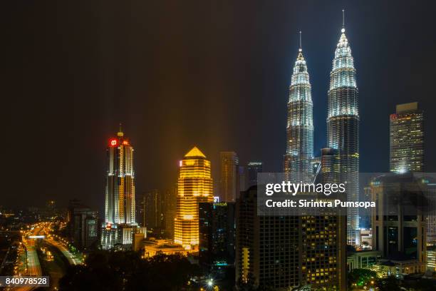 petronas twin towers light show display at night, kuala lumpur, malaysia - skybridge petronas twin towers stock pictures, royalty-free photos & images