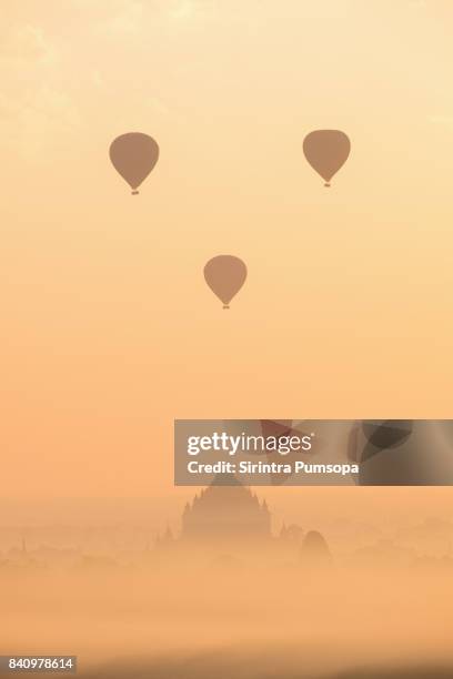 hot air balloons above pagodas in bagan, mandalay, myanmar - bagan temples damaged in myanmar earthquake stock pictures, royalty-free photos & images