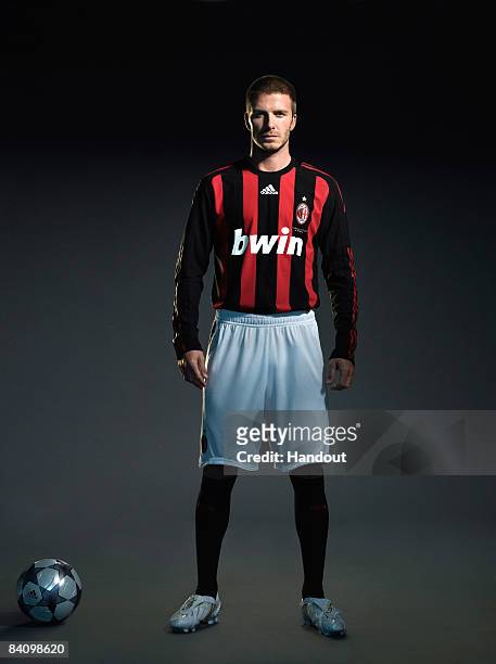 71 David Beckham Signs For Ac Milan Photos and Premium High Res Pictures -  Getty Images