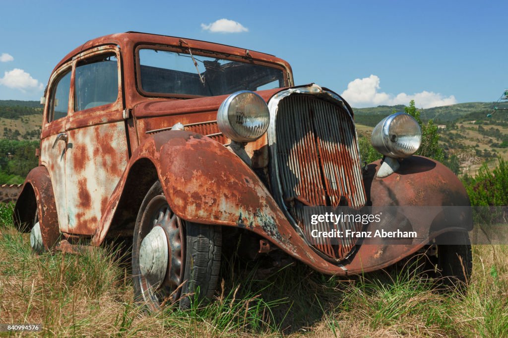 Junk car, rust doing the job