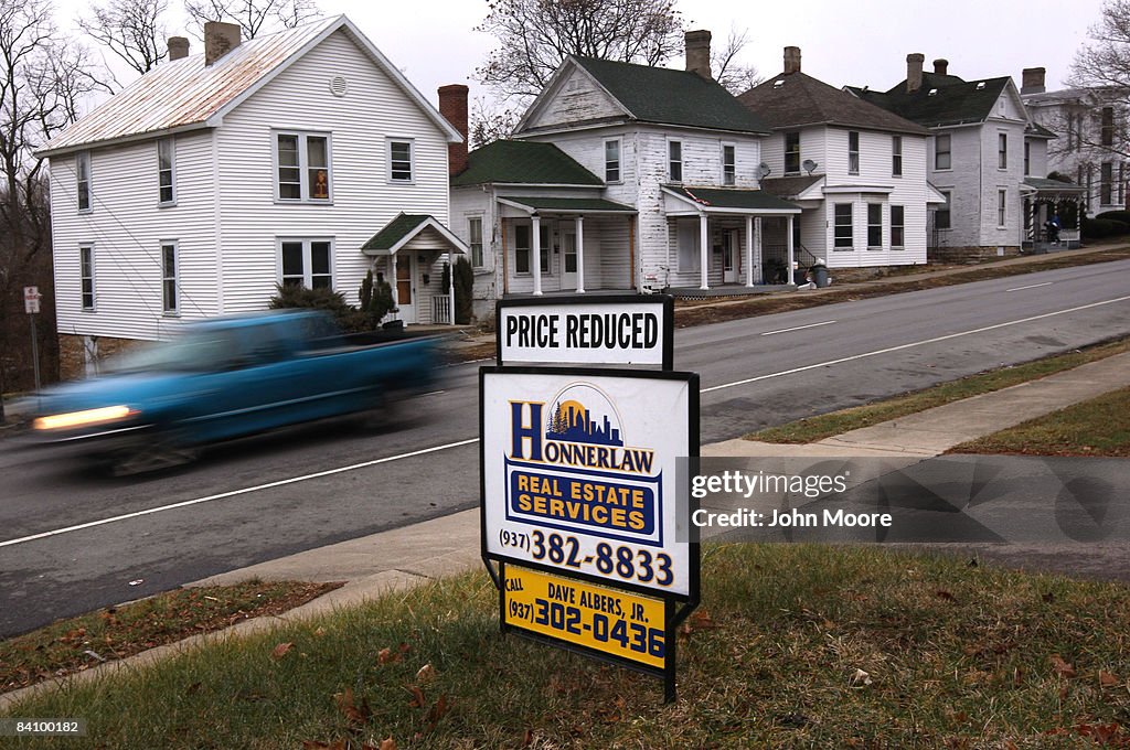 Small Town Faces Economic Collapse As Employers Cut Thousands Of Jobs