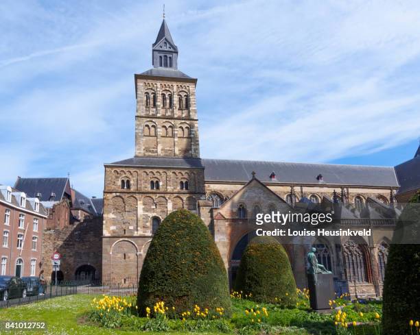 basilica of saint servatius, maastricht, netherlands - binnenstad stock-fotos und bilder