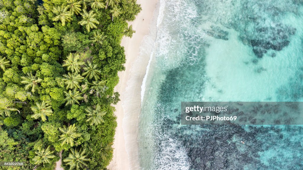 Vista aérea de Anse Takamaka - ilha Mahe - Seychelles