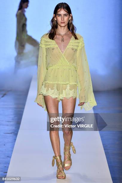 Model walks the runway during Fabiana Milazzo fashion show as part of Sao Paulo N44 Fashion Week Spring/Summer 2018 on August 28, 2017 in Sao Paulo,...