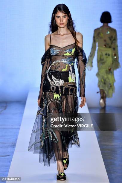 Model walks the runway during Fabiana Milazzo fashion show as part of Sao Paulo N44 Fashion Week Spring/Summer 2018 on August 28, 2017 in Sao Paulo,...