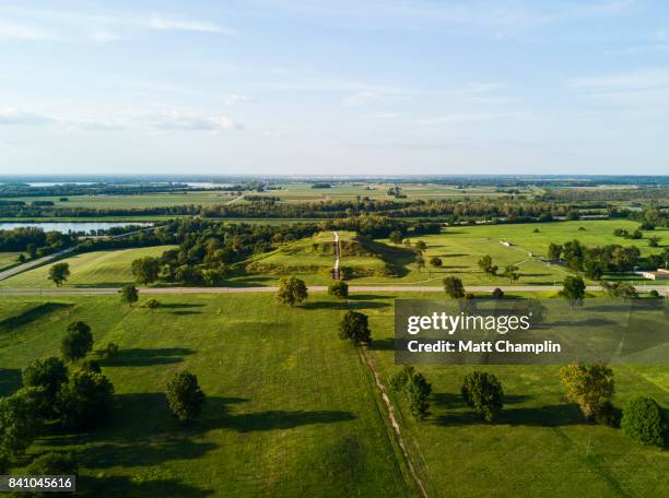 aerial of cahokia mounds pyramids in illinois, usa - cahokia stock pictures, royalty-free photos & images