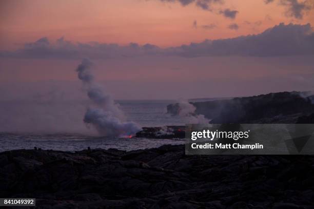 lava entering ocean on big island, hawaii, usa - kalapana 個照片及圖片檔