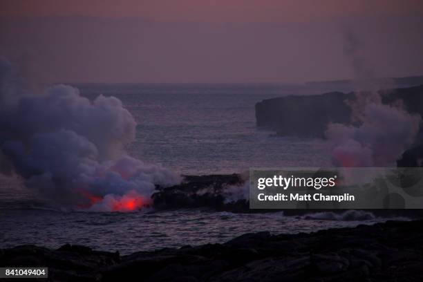 lava entering ocean on big island, hawaii, usa - kalapana 個照片及圖片檔