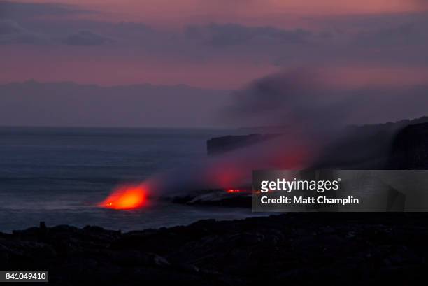 lava entering ocean on big island, hawaii, usa - kalapana 個照片及圖片檔