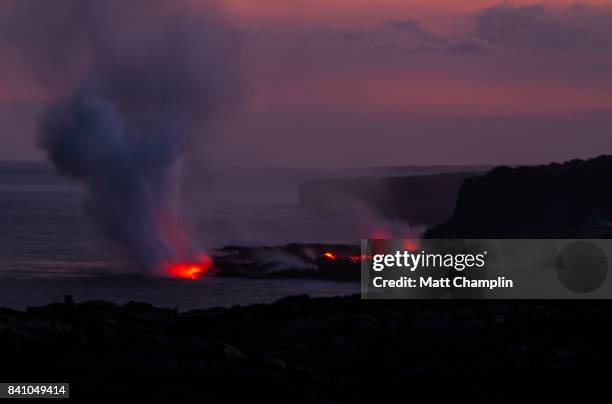 lava entering ocean on big island, hawaii, usa - kalapana 個照片及圖片檔