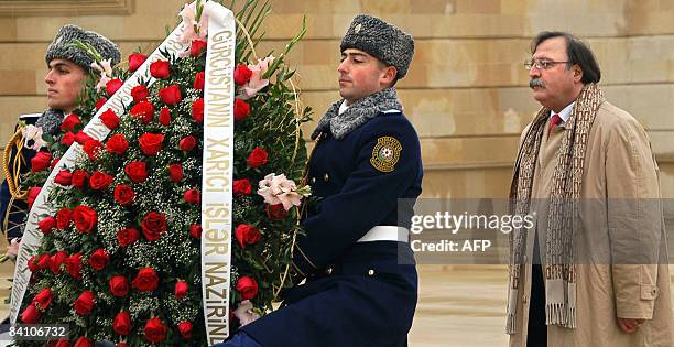 Georgian Foreign Minister Grigol Vashadze lays a wreath at the Unkown Soldier tomb in Baku on December 22, 2008.Vashadze is on his official visit in...