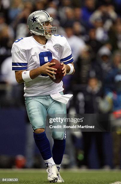Quarterback Tony Romo of the Dallas Cowboys during play against the Baltimore Ravens at Texas Stadium on December 20, 2008 in Irving, Texas.