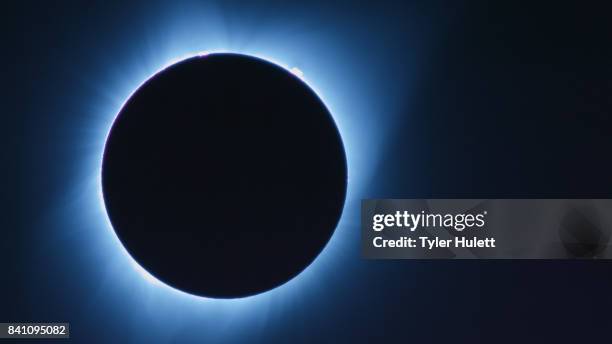 close blue total solar eclipse - eclipse total - fotografias e filmes do acervo