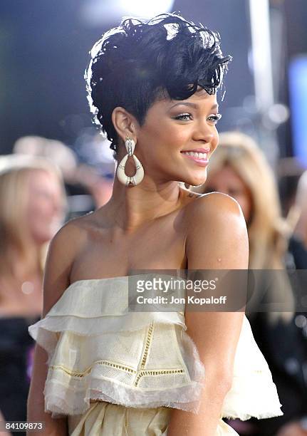 Singer Rihanna arrives at the 2008 American Music Awards held at Nokia Theatre L.A. LIVE on November 23, 2008 in Los Angeles, California.