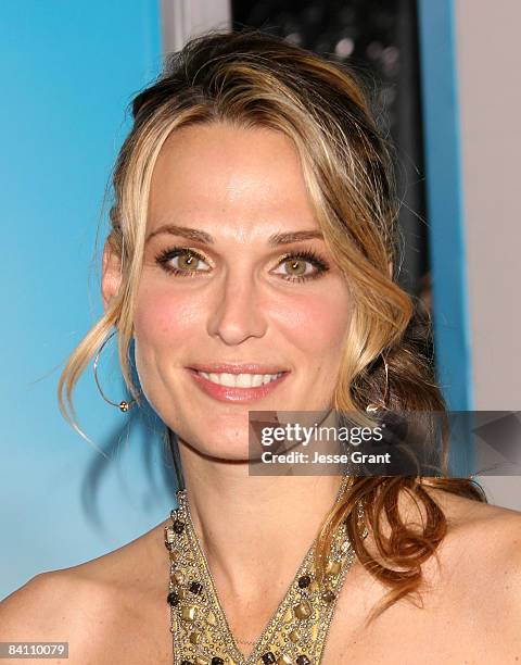 Actress Molly Sims arrives to the Los Angeles premiere of "Yes Man" at the Mann Village Theater on December 17, 2008 in Los Angeles, California.