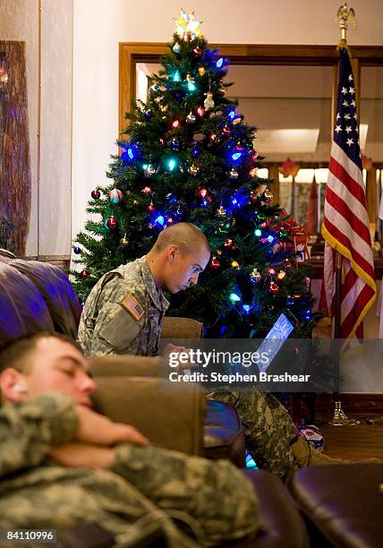 Pvt. James Washington of Ketchikan, Alaska plays his computer in the USO facilities at the Seattle-Tacoma International Airport December 22, 2008 in...