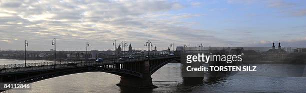 View taken on December 18, 2008 shows a panorama of the western city of Mainz with the Theodor-Heuss bridge leading over the Rhine river. AFP PHOTO...