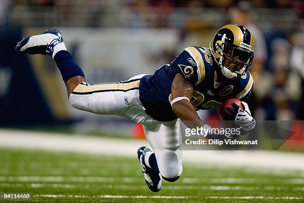 Kenneth Darby of the St. Louis Rams dives during the game against the San Francisco 49ers at the Edward Jones Dome on December 21, 2008 in St. Louis,...