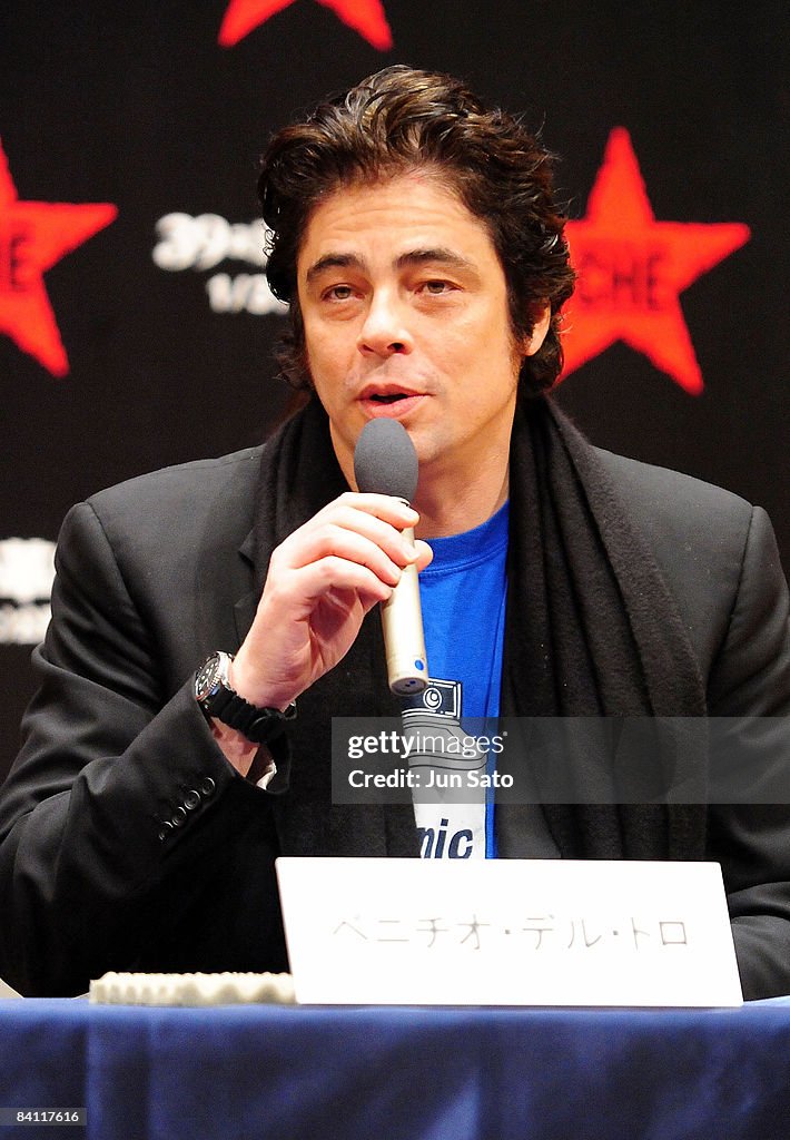 Benicio Del Toro Promotes "Che" At Meiji University In Tokyo
