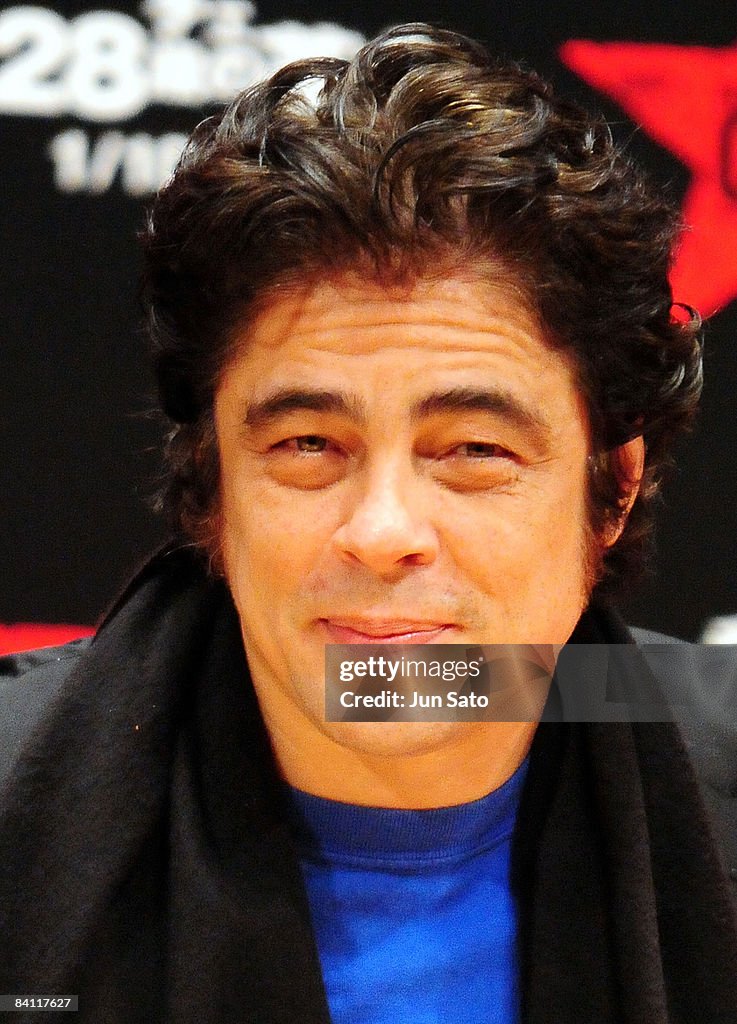 Benicio Del Toro Promotes "Che" At Meiji University In Tokyo