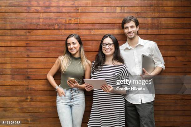 retratos de gente de negocios creativos en brasil - three people fotografías e imágenes de stock