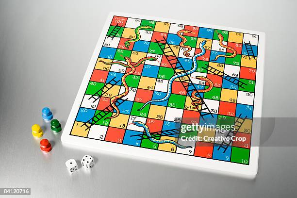 snakes and ladders puzzle game - snake game stock pictures, royalty-free photos & images