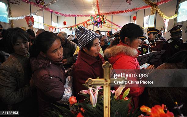 Catholics receive holy communion during a Christmas Day mass at the Church of Xiushui Township on December 25, 2008 in Anxian County of Sichuan...