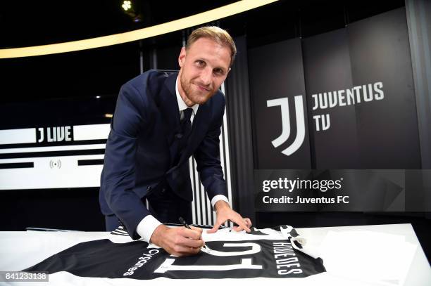 Benedikt Howedes attends unveil new signing Benedikt Howedes at Allianz Stadium on August 31, 2017 in Turin, Italy.