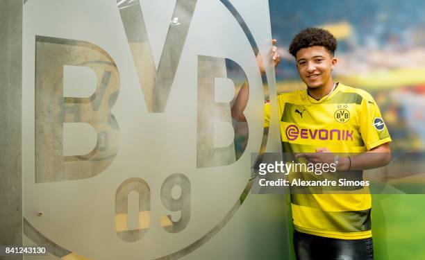 Jadon Sancho signs a new contract with Borussia Dortmund on August 31, 2017 in Dortmund, Germany.